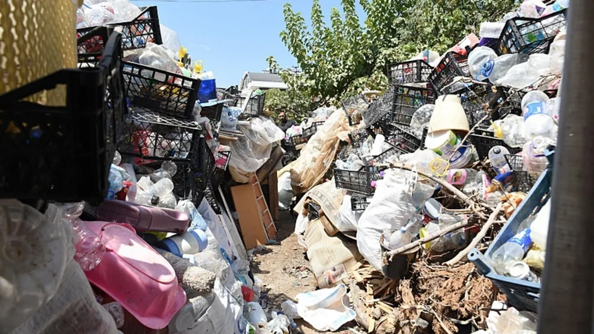 Ekipler hayatının şokunu yaşadı: Tam 14 kamyon çöp!