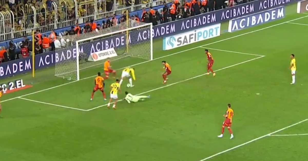 En-Nesyri saç baş yoldurdu! Öyle bir kaçırdı ki…