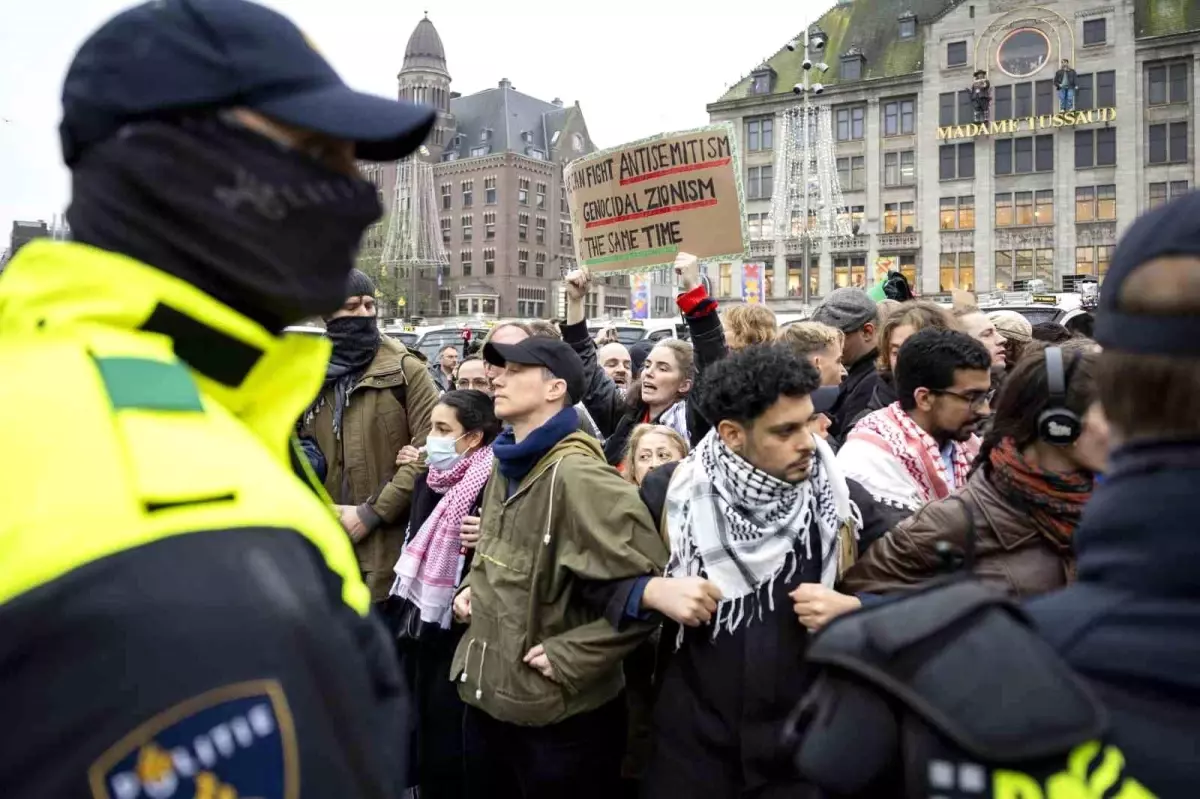 Amsterdam’da Filistin İçin Protesto: 100 Gözaltı