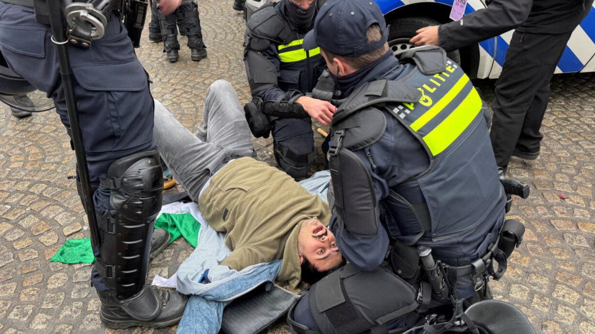 Hollanda’da Filistin destekçilerine sert polis müdahalesi