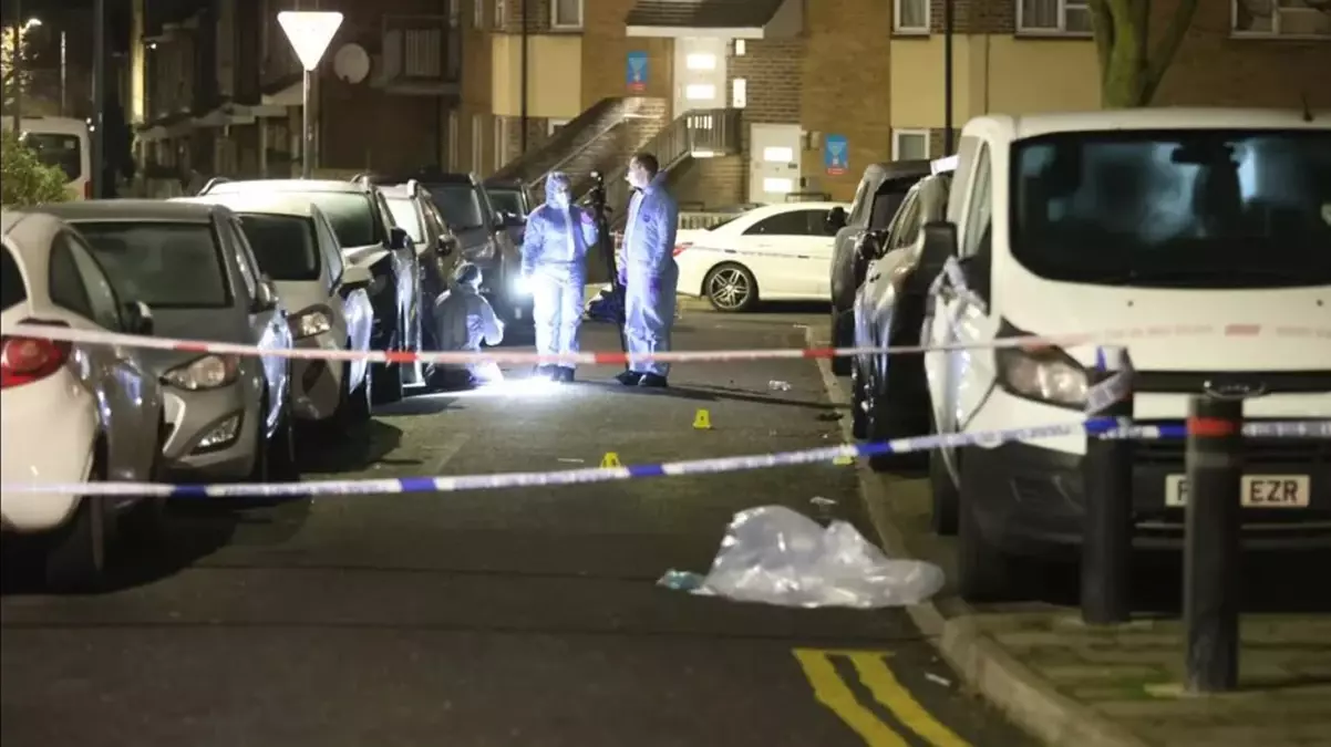 Londra’da kilise önünde silahlı saldırı: 1 kadın hayatını kaybetti, 2 kişi yaralandı