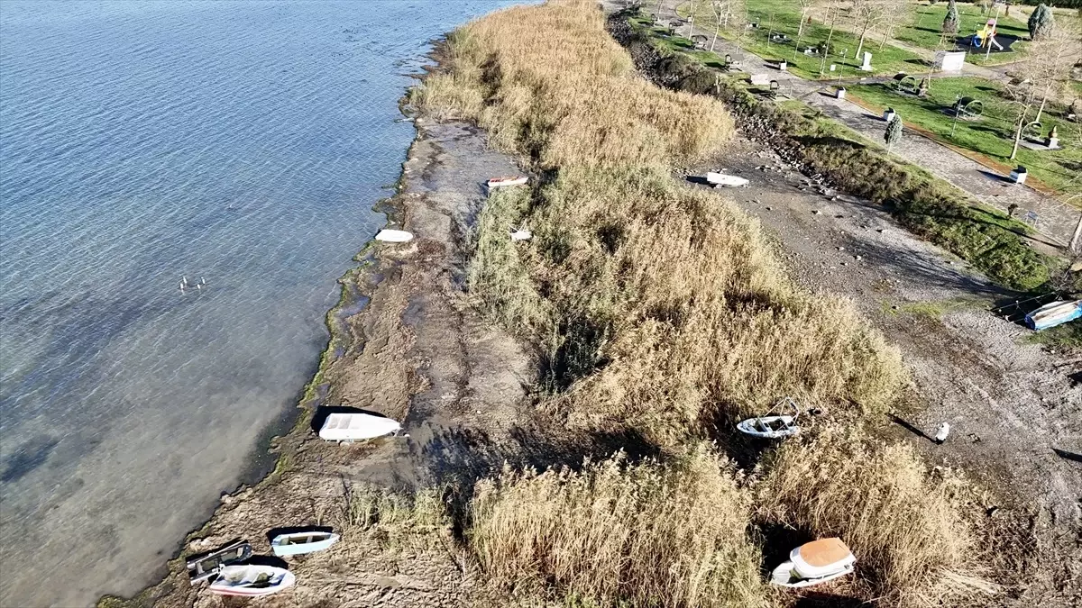 Sapanca Gölü’nde Su Seviyesi Düşüyor