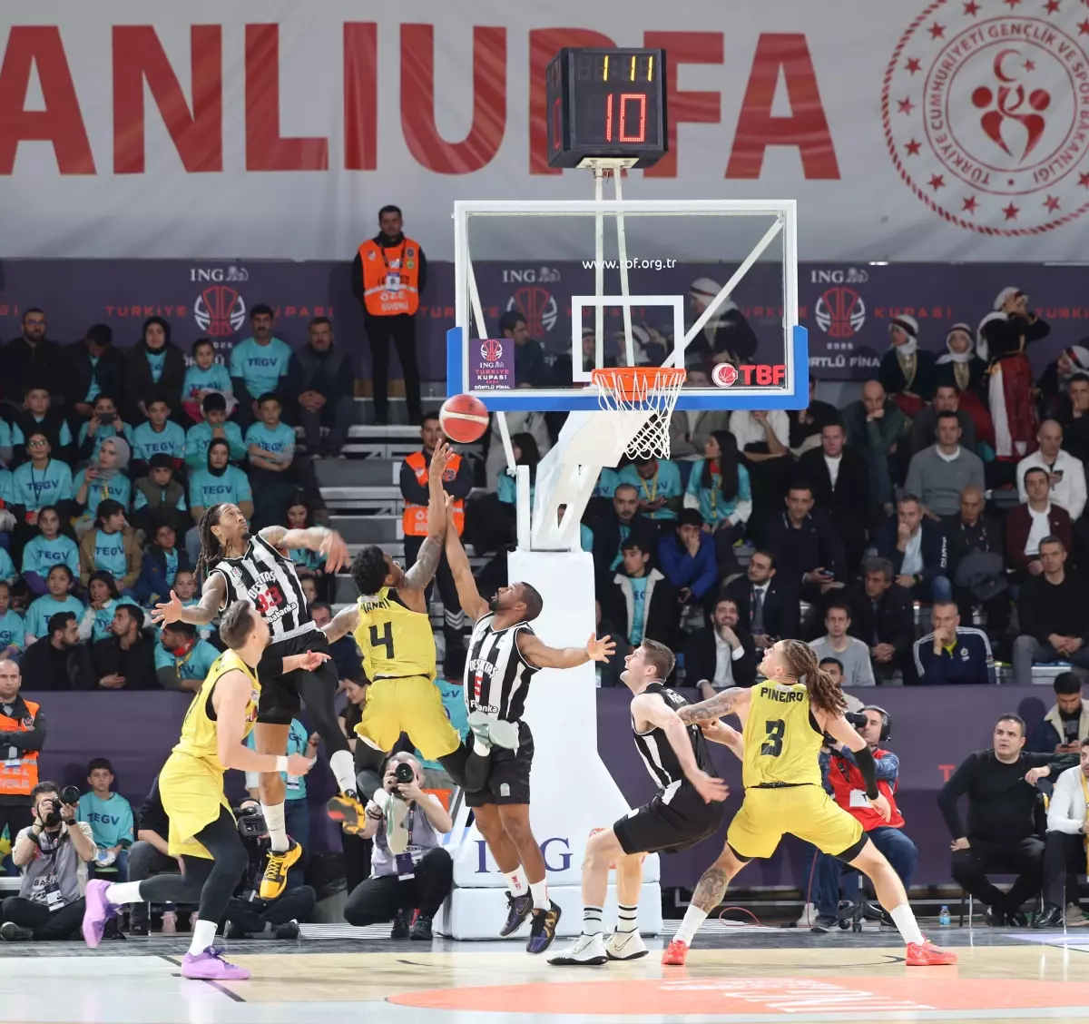 Beşiktaş Fibabanka, ING Türkiye Kupası Yarı Finalinde Mersin Spor’u Geçerek Finale Yükseldi