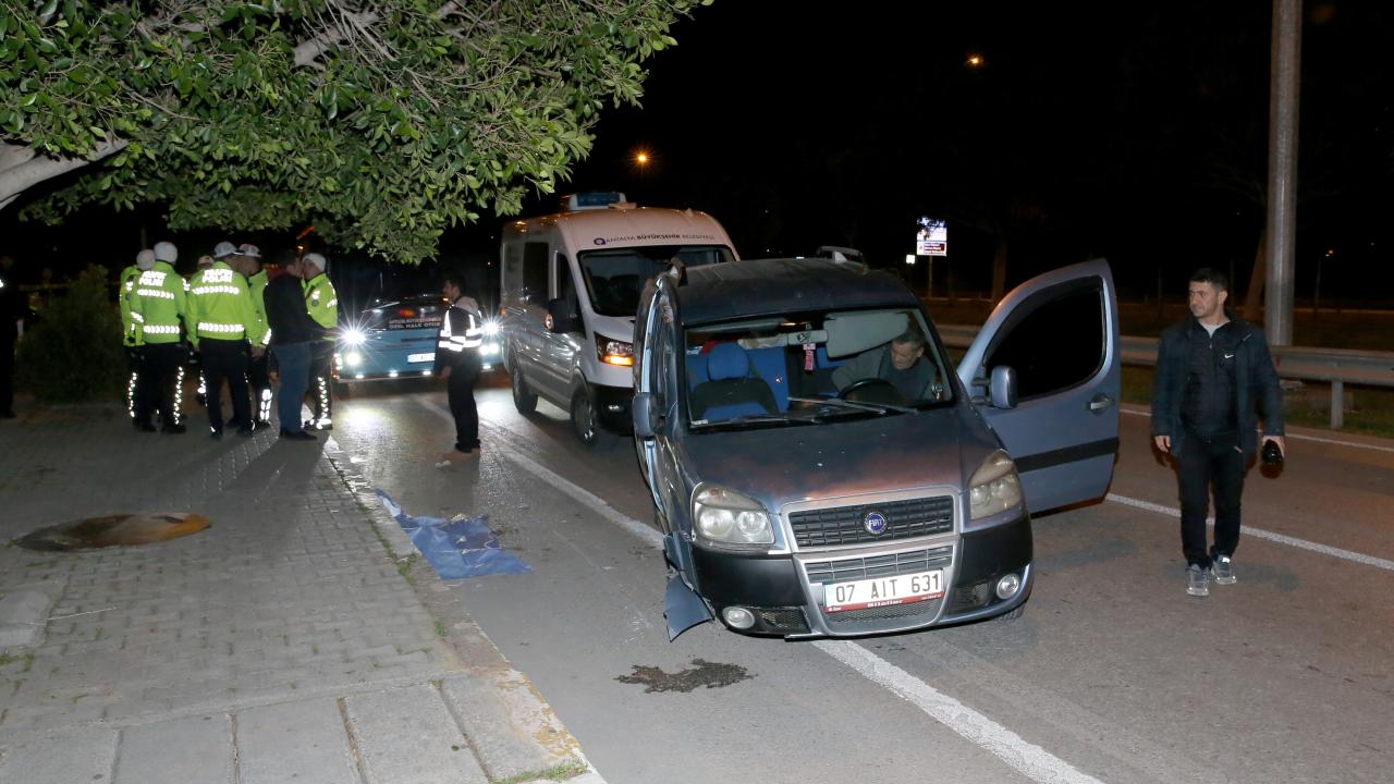Antalya’da hafif ticari araç ile halk otobüsünün karıştığı kazada 1 kişi öldü