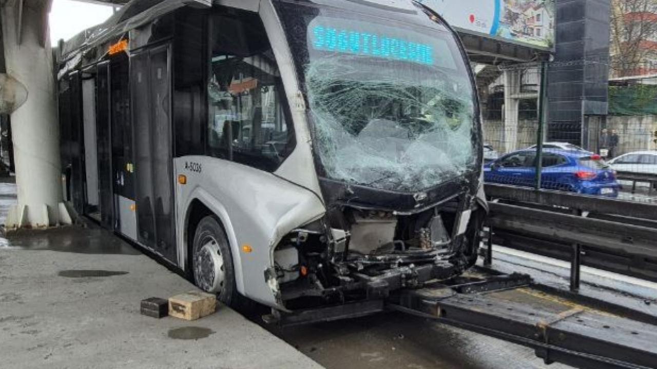 Avcılar’da metrobüs kazası