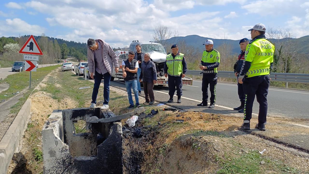 Karabük’te hafif ticari araç menfeze çarptı: 1 ölü, 2 yaralı